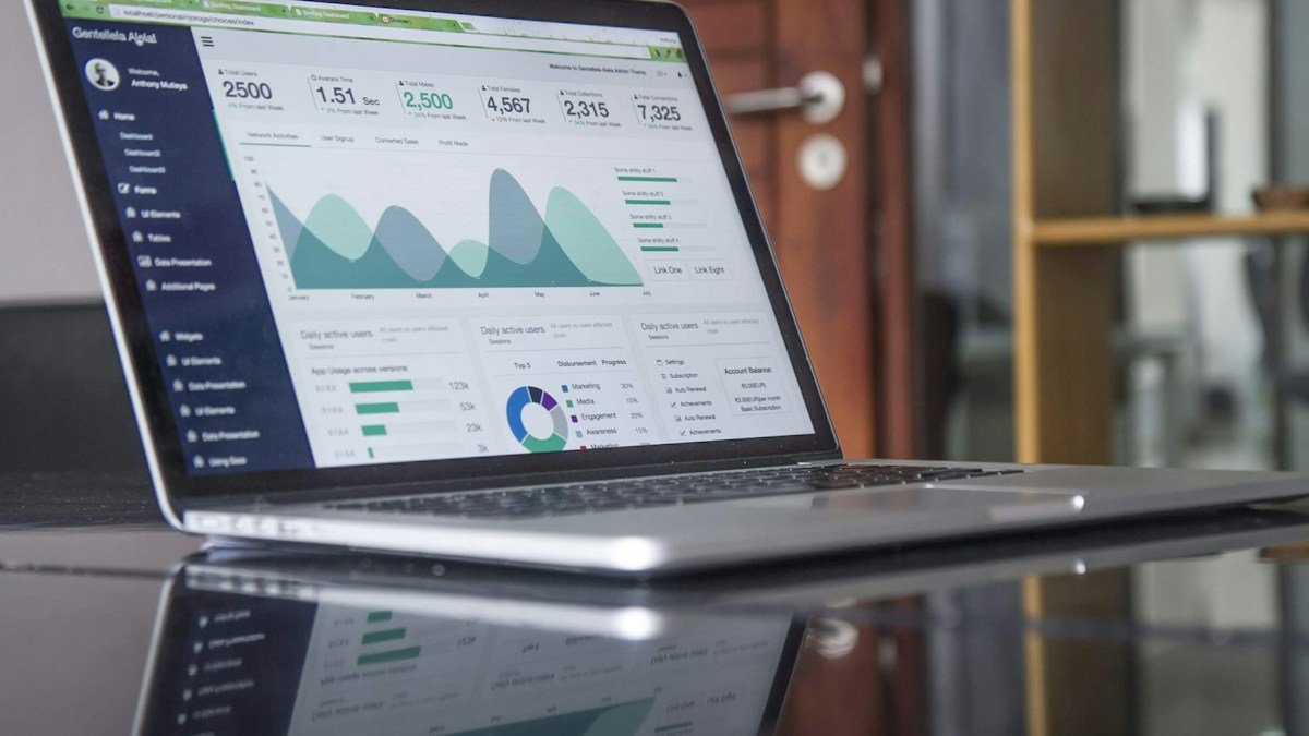 Laptop displaying business analytics for B2B lead generation research